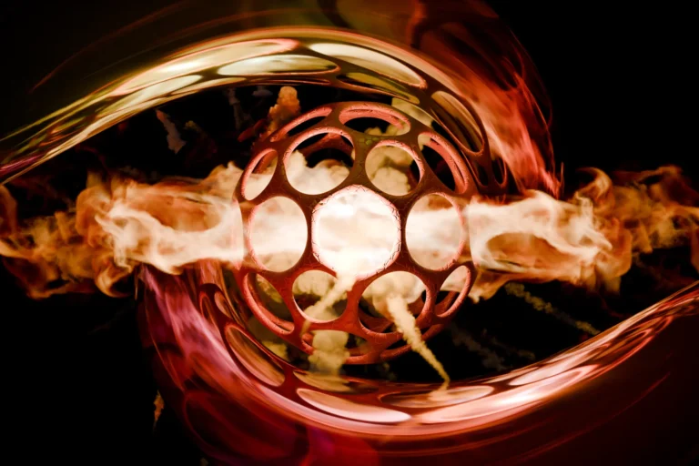 Découvrez Genesis, un tableau abstrait contemporain imprimé sur aluminium. Une œuvre d'art numérique aux couleurs flamboyantes qui apporte puissance et élégance à votre intérieur.